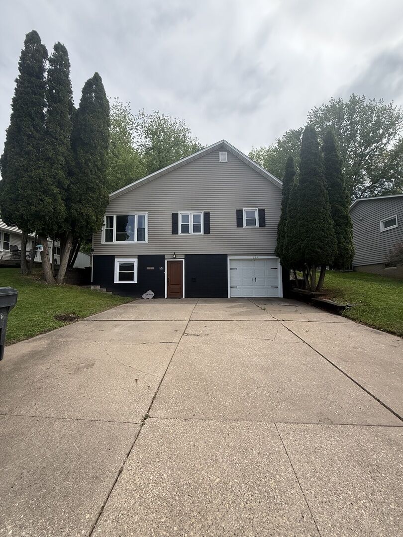 Property Photo:  1125 Briarcliff Lane  IA 52732 