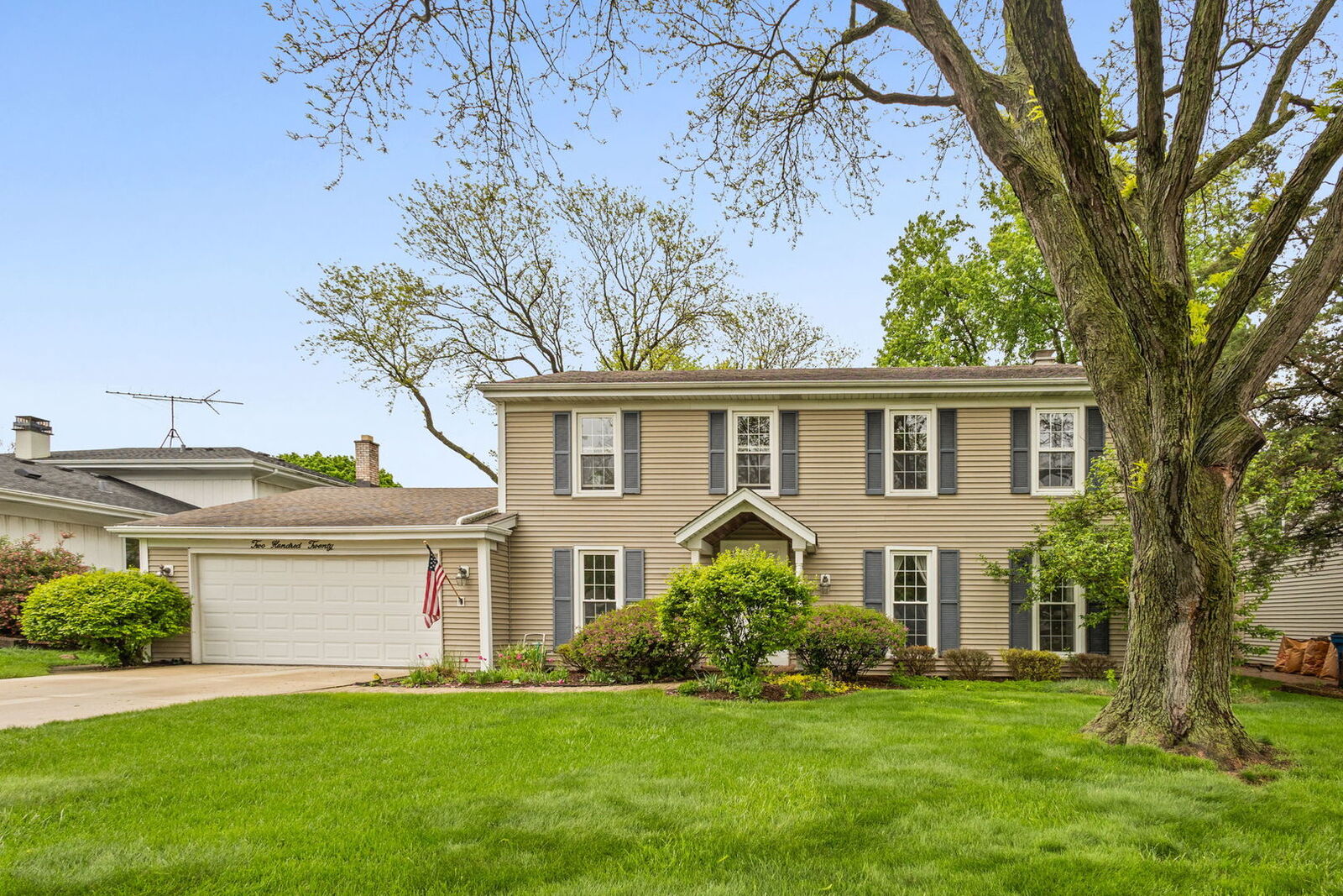 Property Photo:  220 White Fawn Trail  IL 60516 