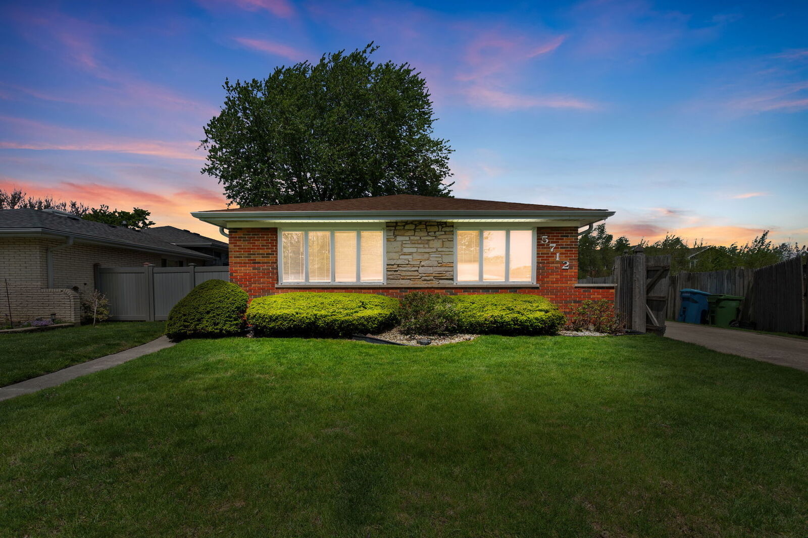 Property Photo:  5712 W 102nd Street  IL 60453 