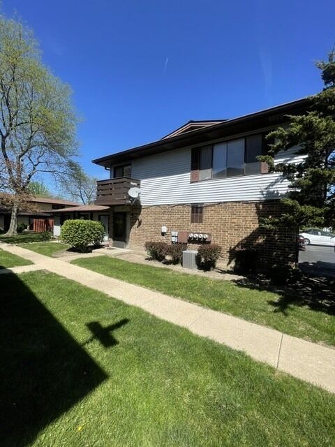 Property Photo:  1590 Perry Court A  IL 60505 