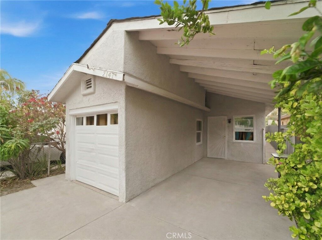 Property Photo:  2141 E Oris Street  CA 90222 