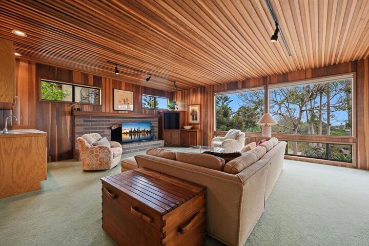 Property Photo:  1042 Hymettus Avenue  CA 92024 