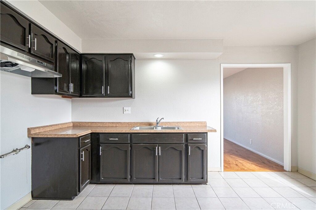 Property Photo:  1308 E Oaks Street C  CA 90221 