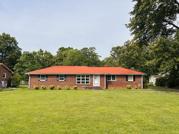 Property Photo:  313 Crestwood Dr  TN 37388 
