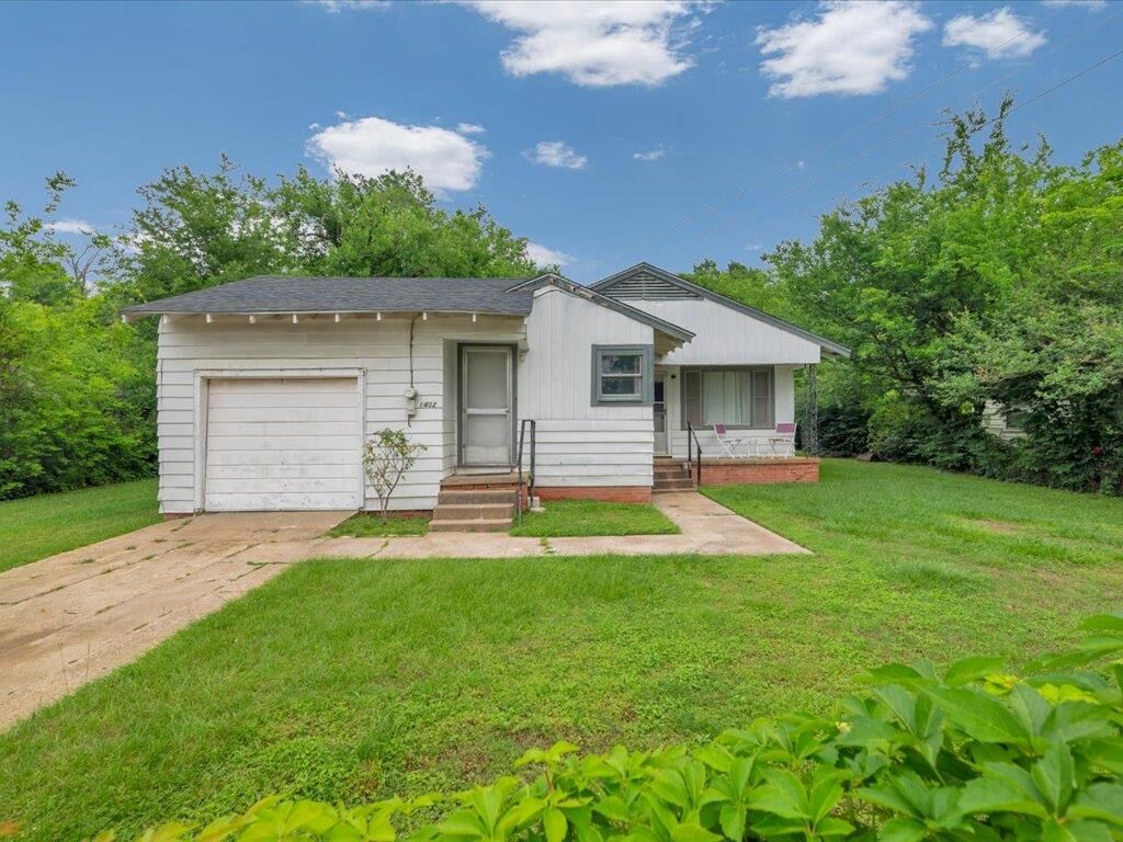 Property Photo:  1402 Houston Street  TX 75904 