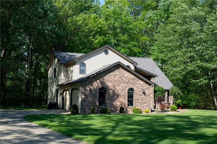 Property Photo:  4505 Quaker Court  OH 44406 