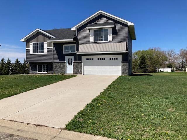 Property Photo:  828 Poplar Drive SE  MN 55353 