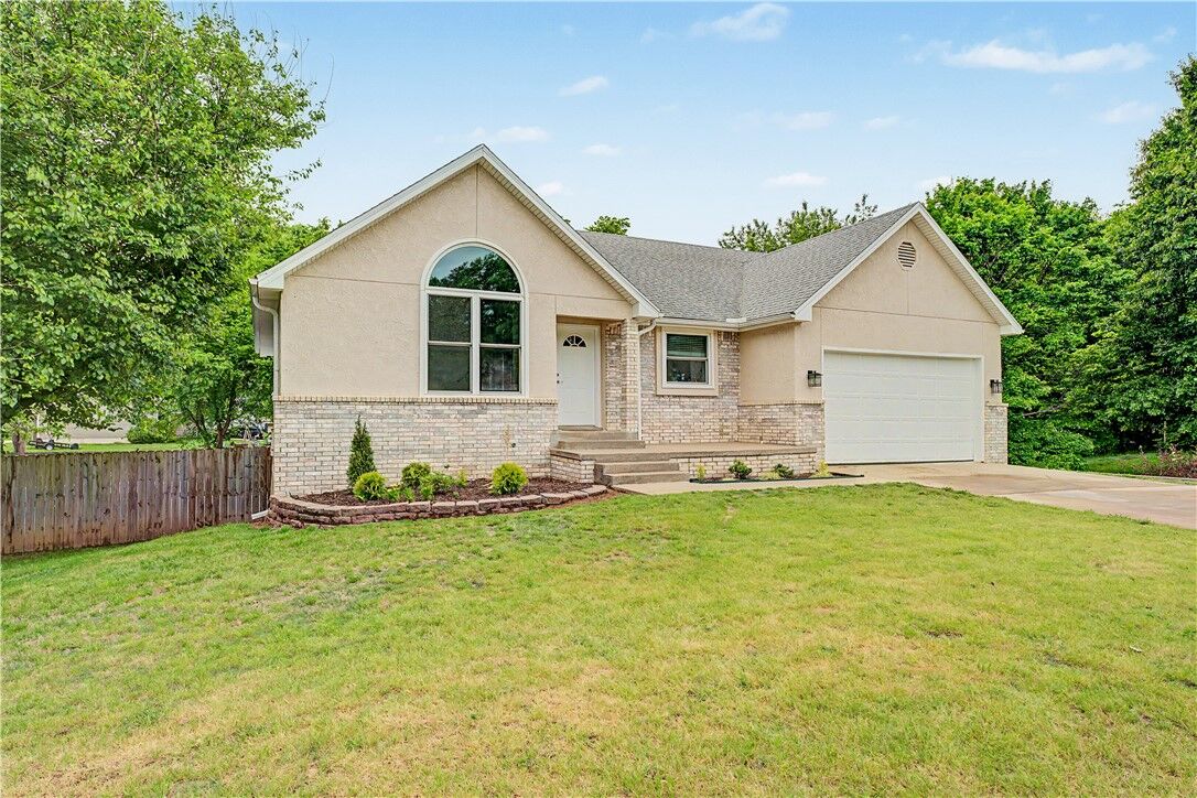 Property Photo:  812 Cedar Lane  AR 72753 