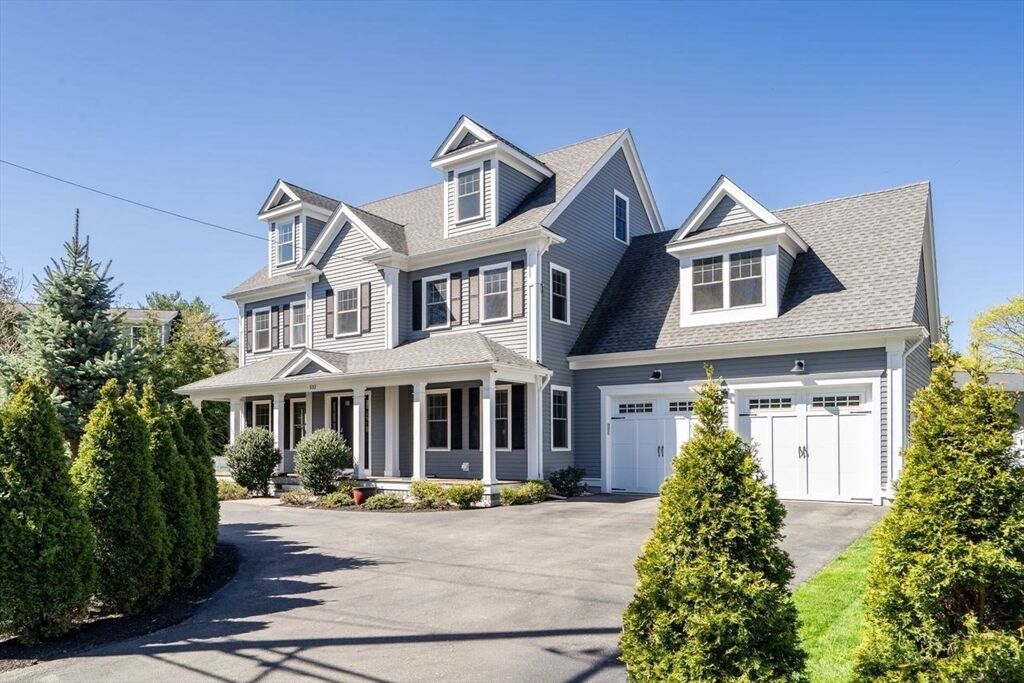 Property Photo:  532 Lowell St  MA 02420 