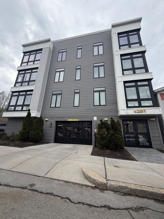 Property Photo: 4281 Washington St 4C MA 02131