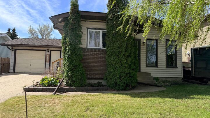 Property Photo: 5709 40 Street AB T9V 2P5