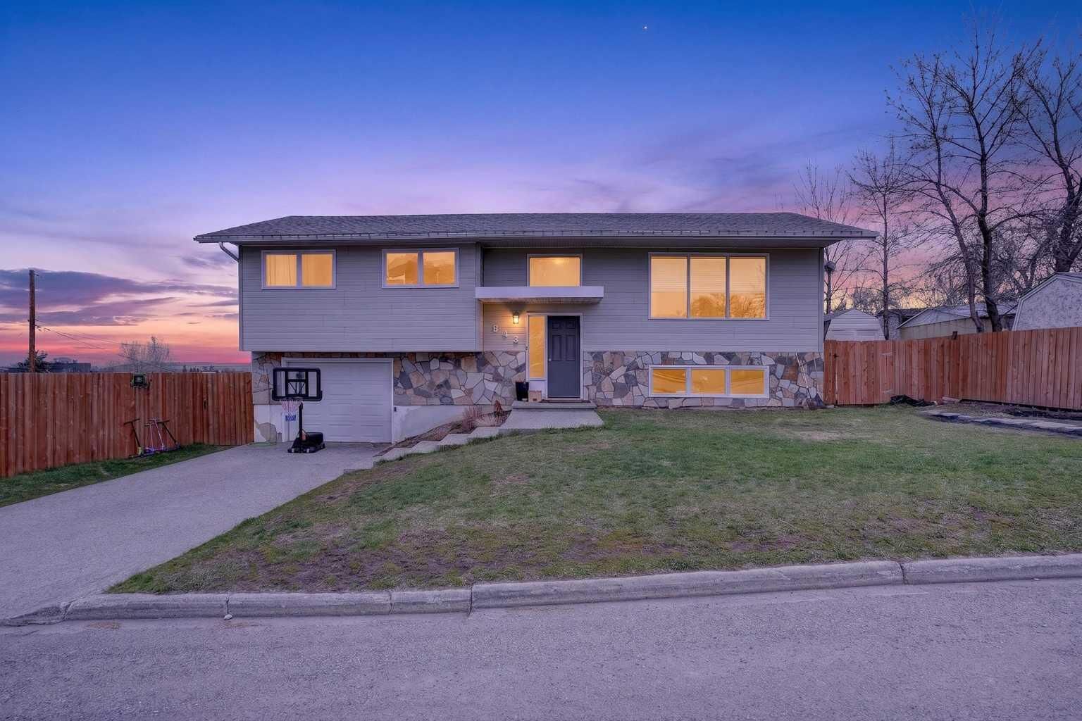 Property Photo: 943 East Avenue AB T0K 1W0