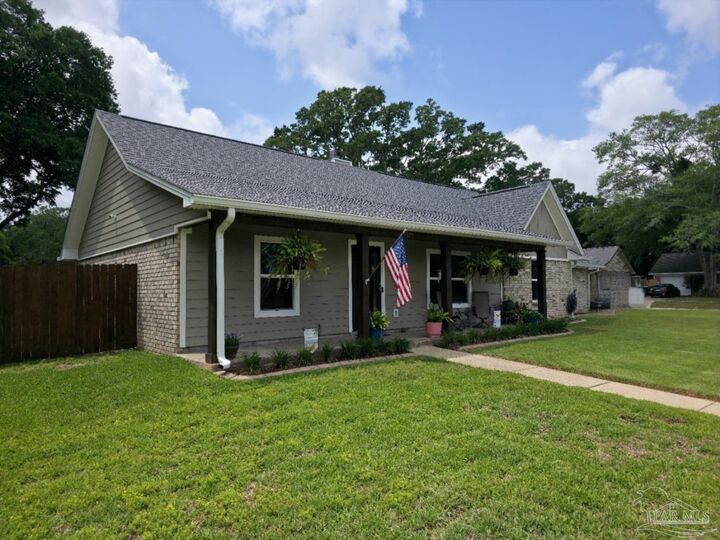 Property Photo:  577 Bobwhite Ct  FL 32514 