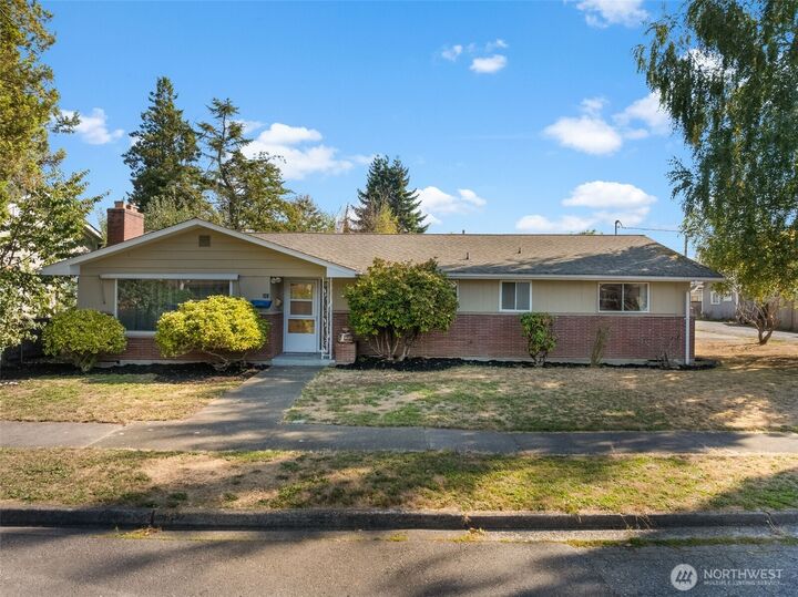 Property Photo:  343  4th Street SE  WA 98372 