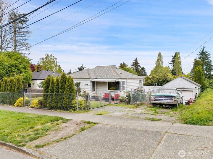Property Photo: 1616 SW Thistle Street WA 98106