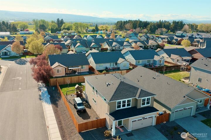 Property Photo:  2409  N Leah Ln  WA 98926 