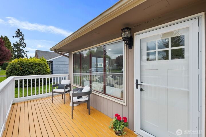 Property Photo:  720  Wood Avenue  WA 98390 