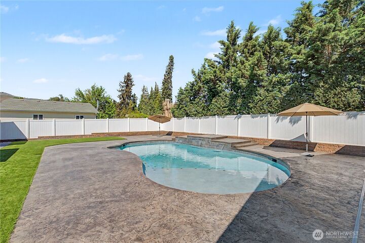 Property Photo:  209 W Peters Street  WA 98801 