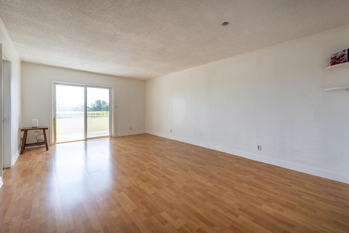 Property Photo:  900 NE 18th Avenue 409  FL 33304 