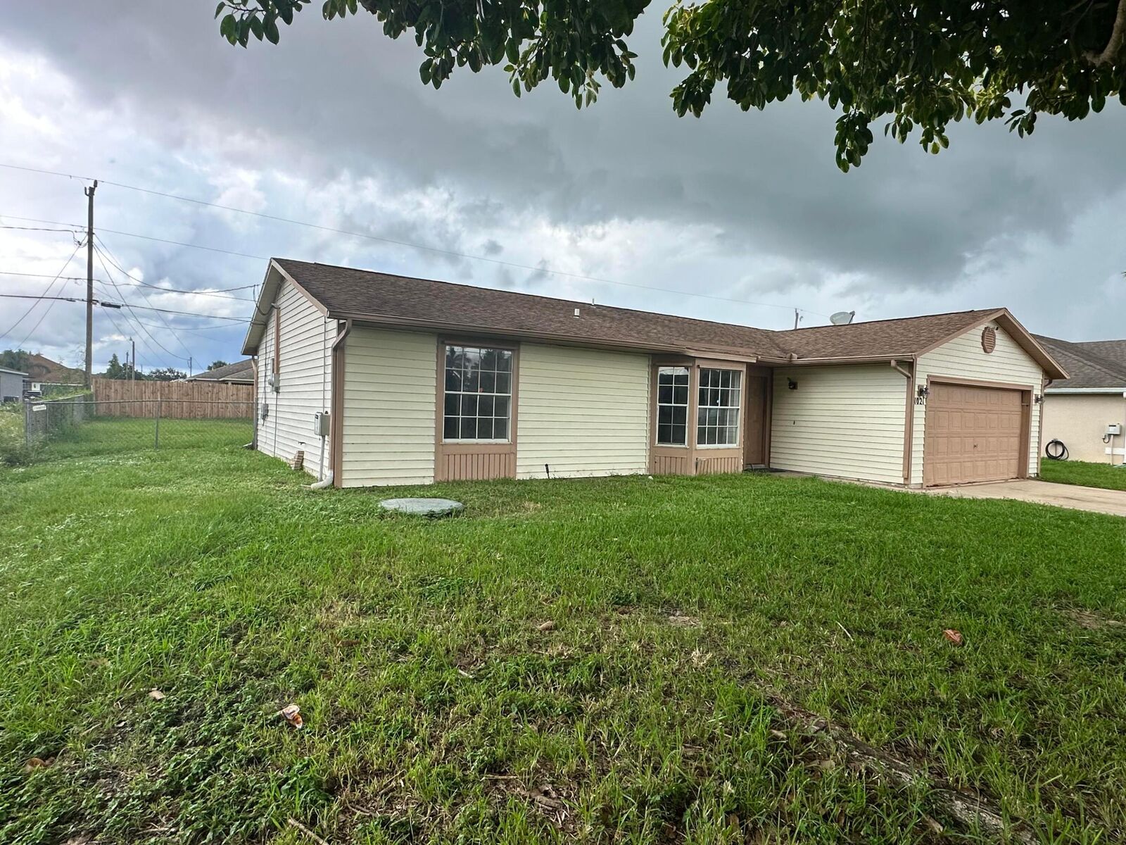Property Photo: 1021 SW Dubois Avenue FL 34953