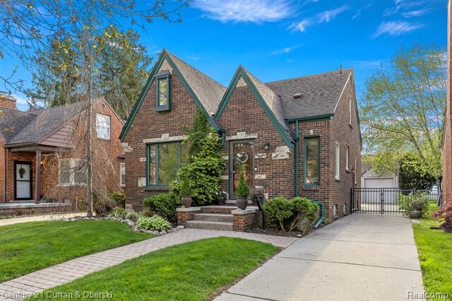 Property Photo:  1817 N York Street  MI 48128 