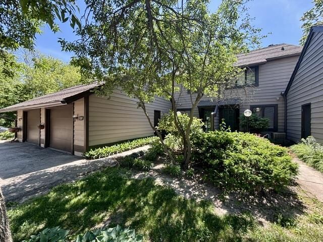 Property Photo:  120 Glenview Court  WI 53548 