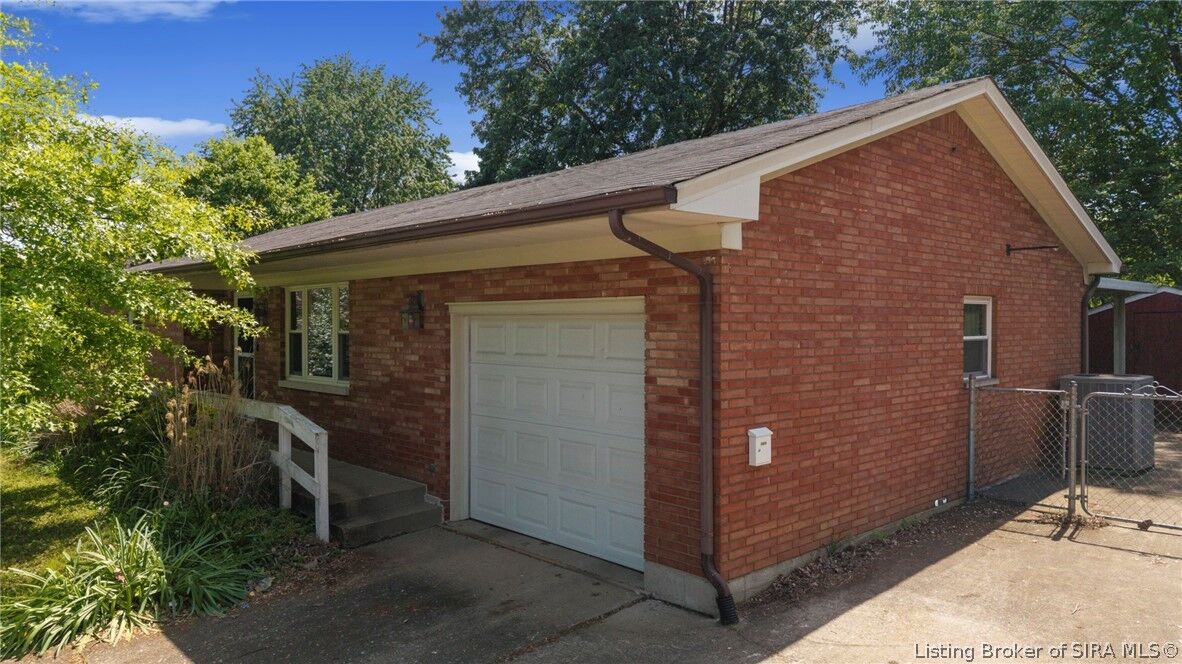 Property Photo:  620 Roseview Terrace  IN 47150 