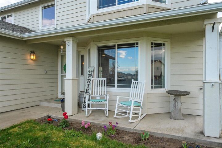 Property Photo: 430 S Dovetail Ct WA 99001