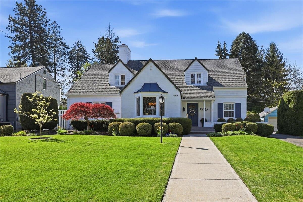 Property Photo: 1228 E Overbluff Rd WA 99203
