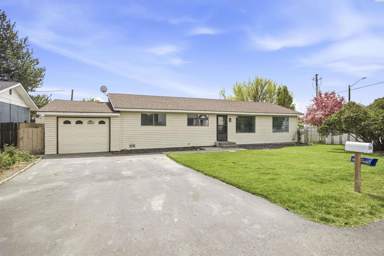 Property Photo: 1816 Beacon Rd WA 98930