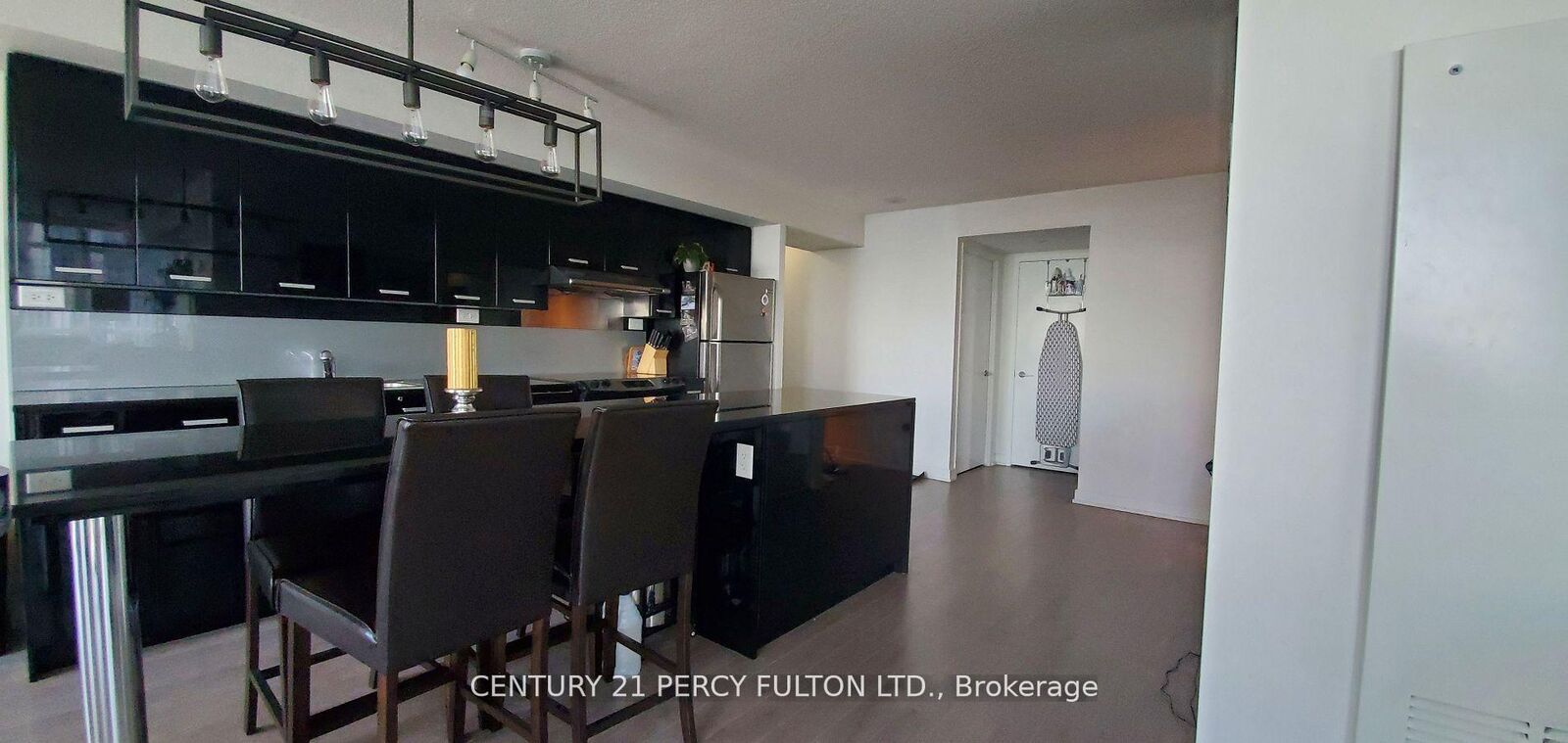 Property Photo:  19 Singer Court 1722  ON M2K 0B2 