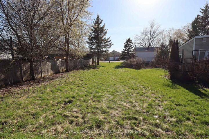 Property Photo:  470 Gladstone Street  ON K0C 2K0 