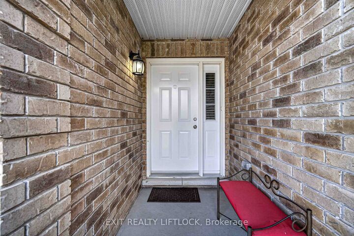 Property Photo: 44 Helen Street ON K0L 2V0