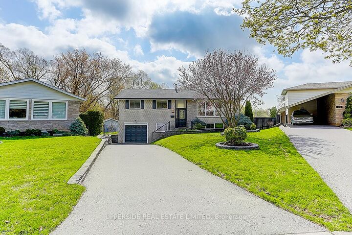 Property Photo: 853 Capri Court ON L1H 1S2