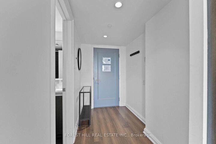Property Photo: 155 Yorkville Avenue 2917 ON M5R 0B4