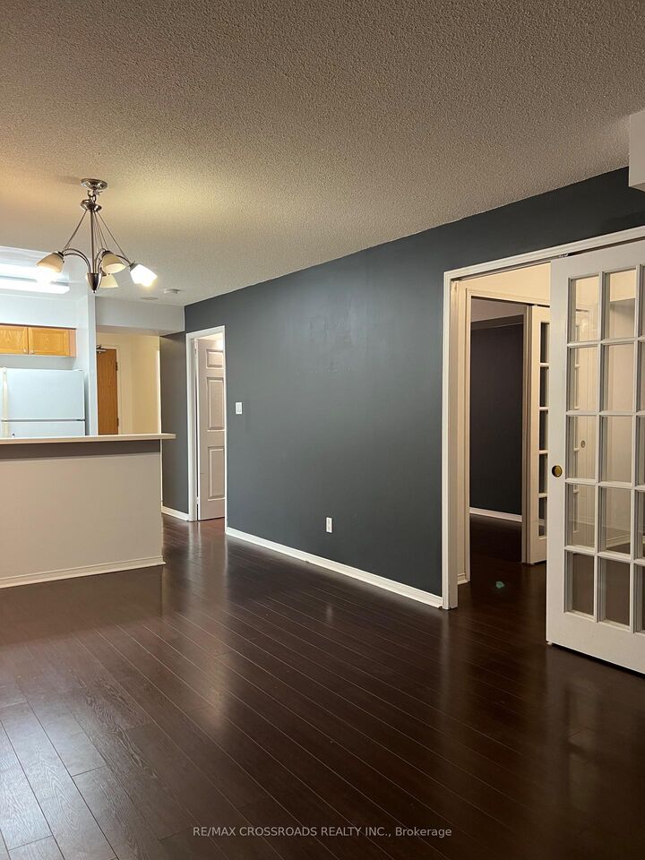 Property Photo:  233 Beecroft Road 1511  ON M2N 6Z9 