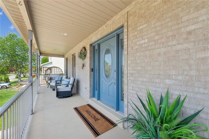 Property Photo:  1000 Chinaberry Ct  PA 15636 