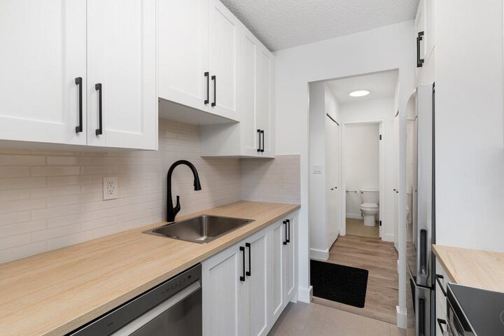 Property Photo: 12096 222 Street 212 BC V2X 5W1