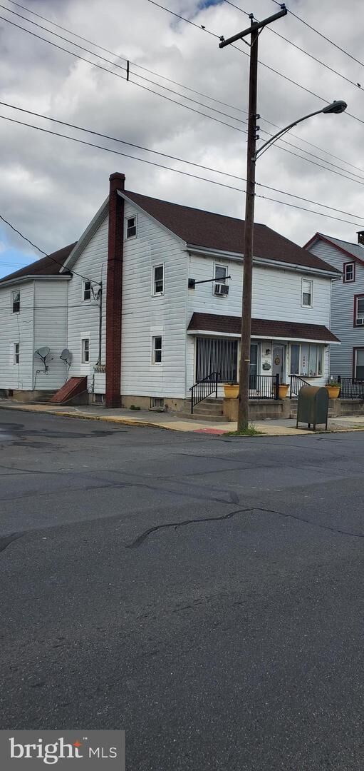 Property Photo:  129 W Main  PA 17078 