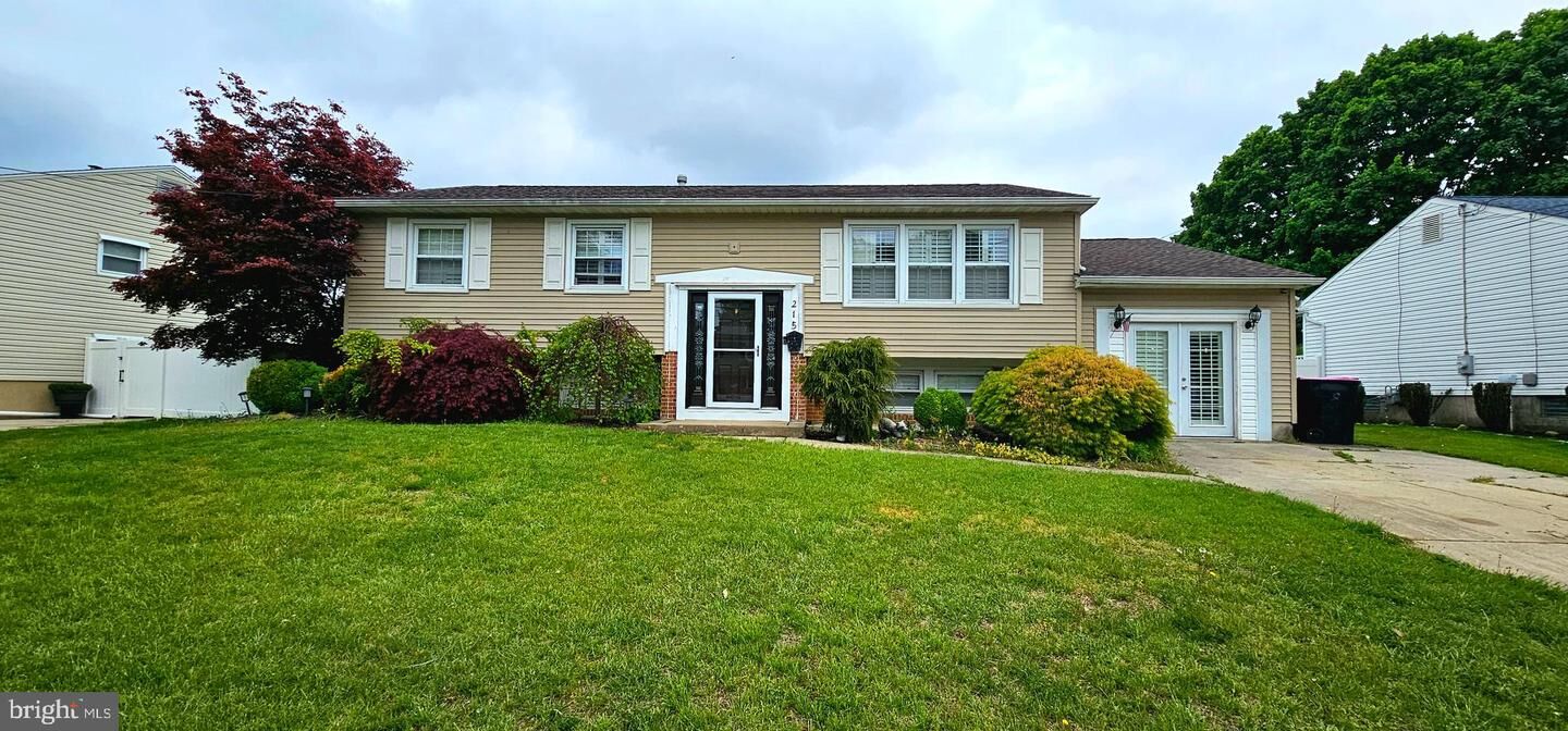 Property Photo:  215 Mardale Drive  NJ 08083 