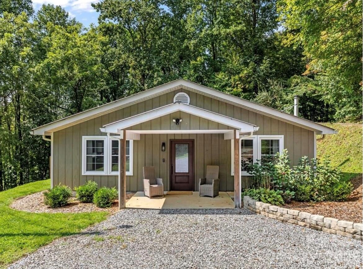 Property Photo:  800 Kitchens Branch Road  NC 28779 