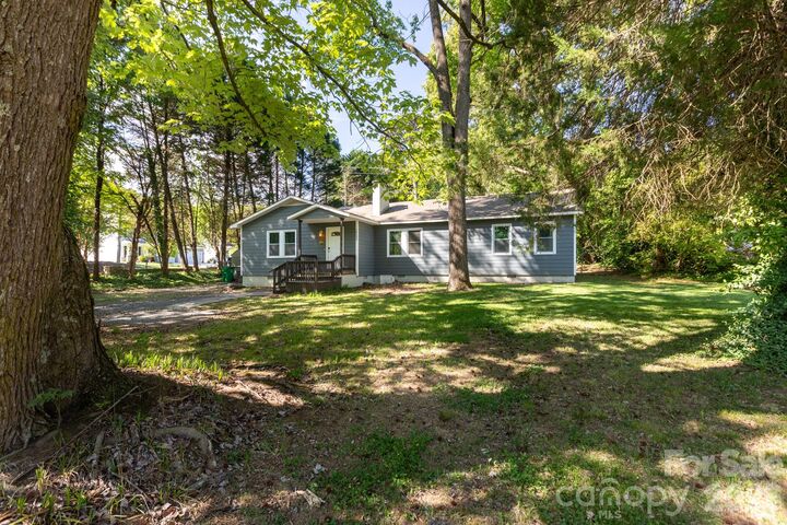 Property Photo:  10623 Rozzelles Ferry Road  NC 28214 
