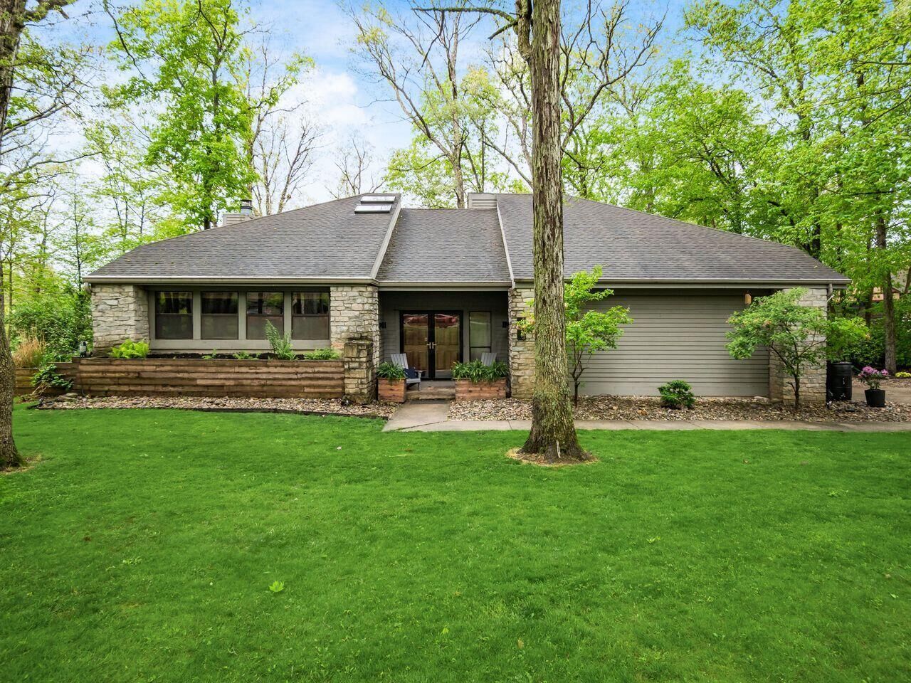 Property Photo:  5303 Grosbeak Glen  OH 43146 