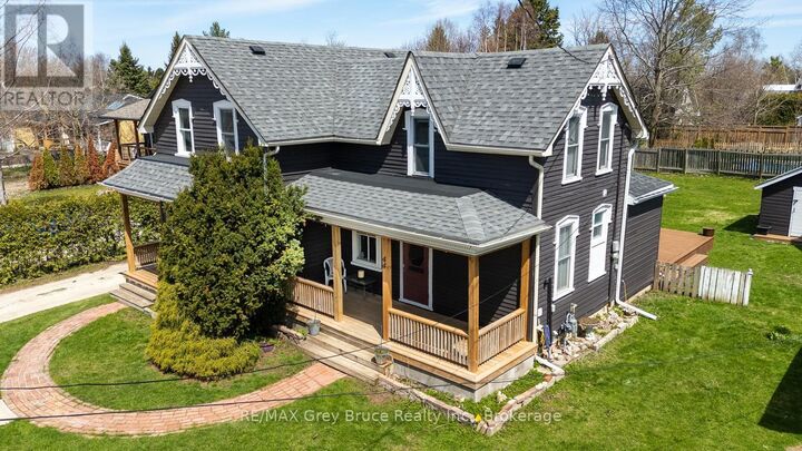 Property Photo:  44 Alice Street West  ON N0H 2P0 