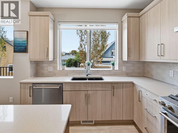Property Photo: 580 Patterson Avenue BC V1Y 5C6