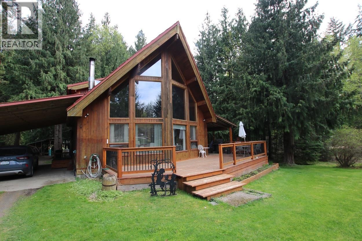 Property Photo: 432 Bayles Road BC V0G 1R1