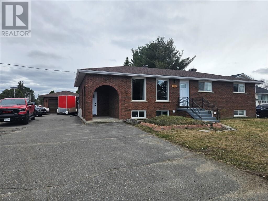 Photo de la propriété:  123 Cote  ON P3P 1M1 