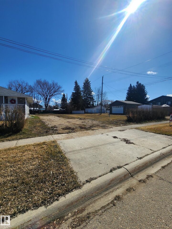 Property Photo:  5007 58 Street  AB T9M 1S5 