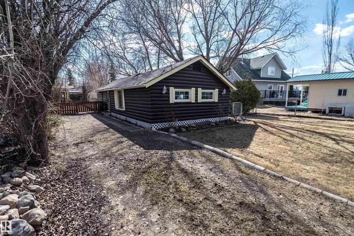 Property Photo:  4828 52 Street  AB T0E 0A0 
