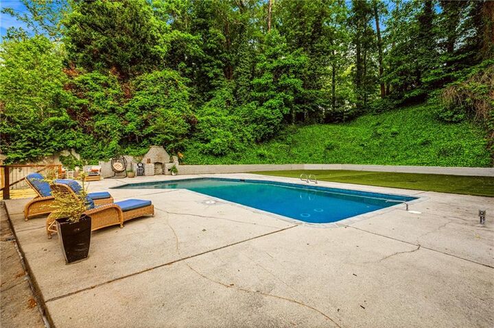 Property Photo:  886 Scott Circle  GA 30033 